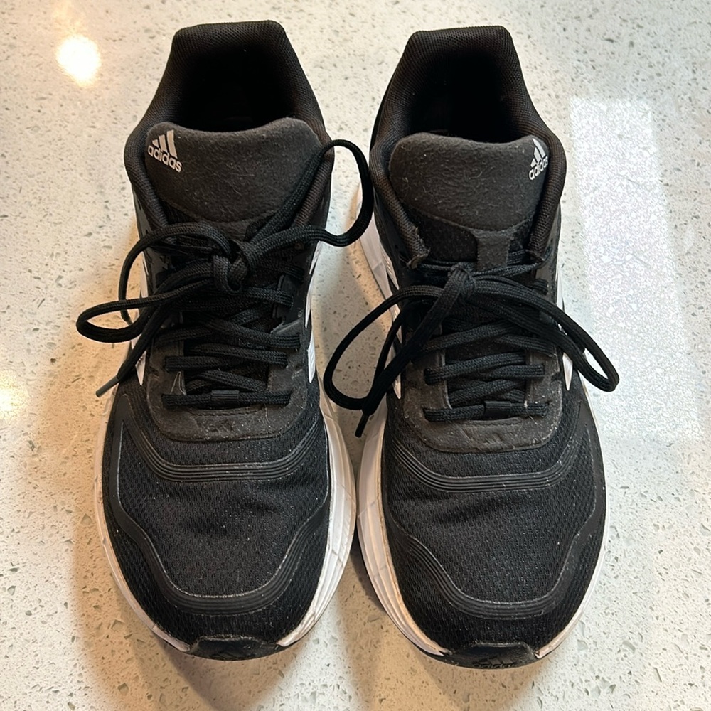 Running/training sneakers.